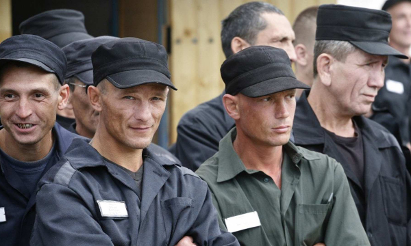 Почему уголовники любят семечки