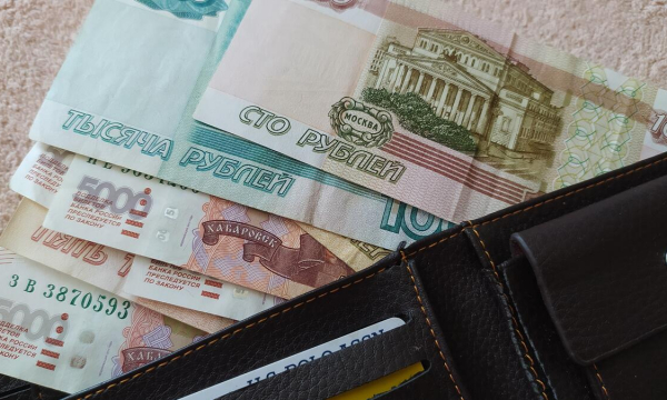 В России в 2023 году повысят зарплаты: кому и на сколько
